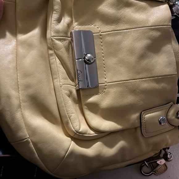 I’m trying to sale 4 bags two with tags two used - Picture 5 of 10